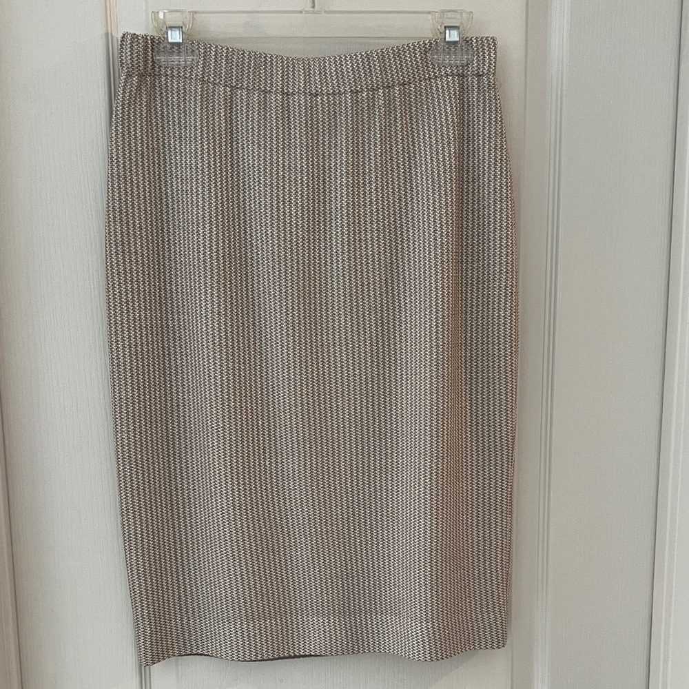 St. John Cream and Beige Tweed Skirt Set with Brooch - Picture 6 of 10